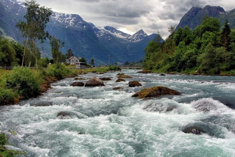 К чему снится вода в реке